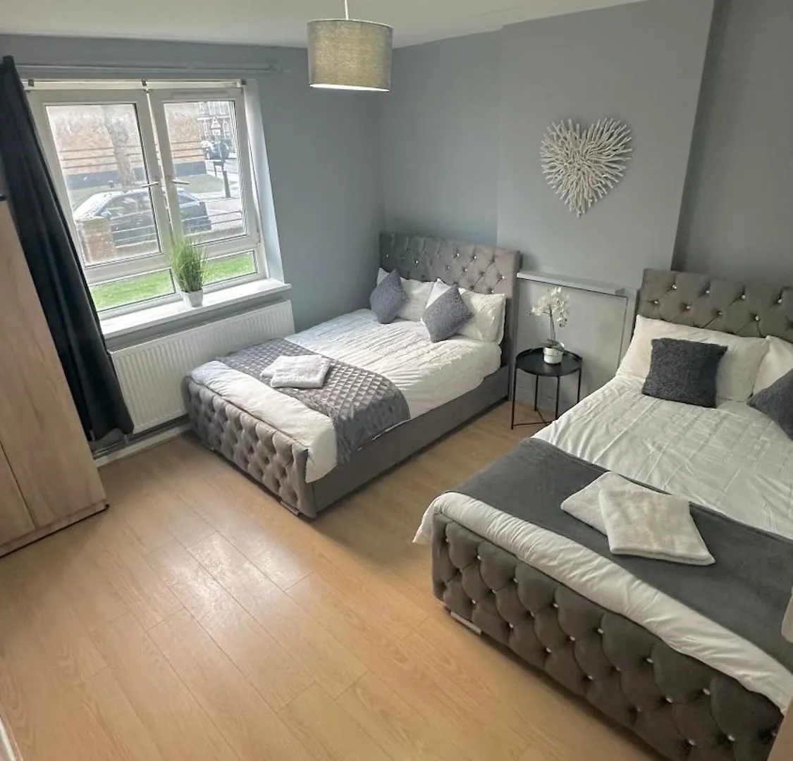 1 Bedroom Flat In Whitechapel, 런던 아파트
