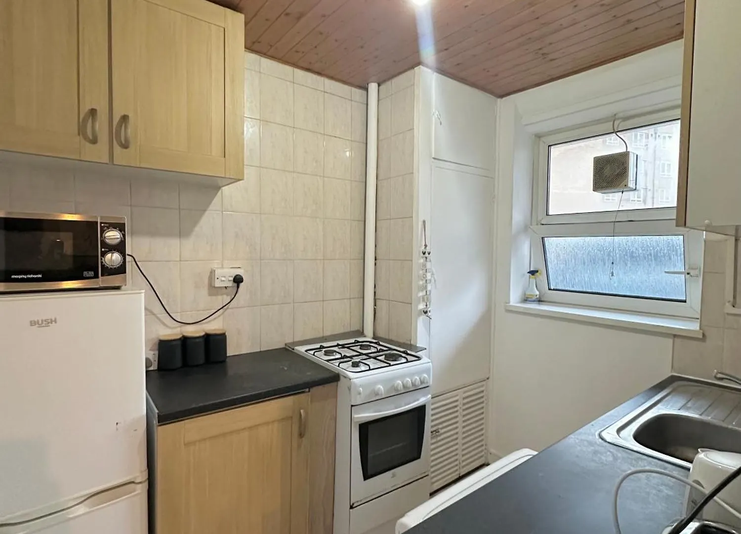 1 Bedroom Flat In Whitechapel, 런던 0*,