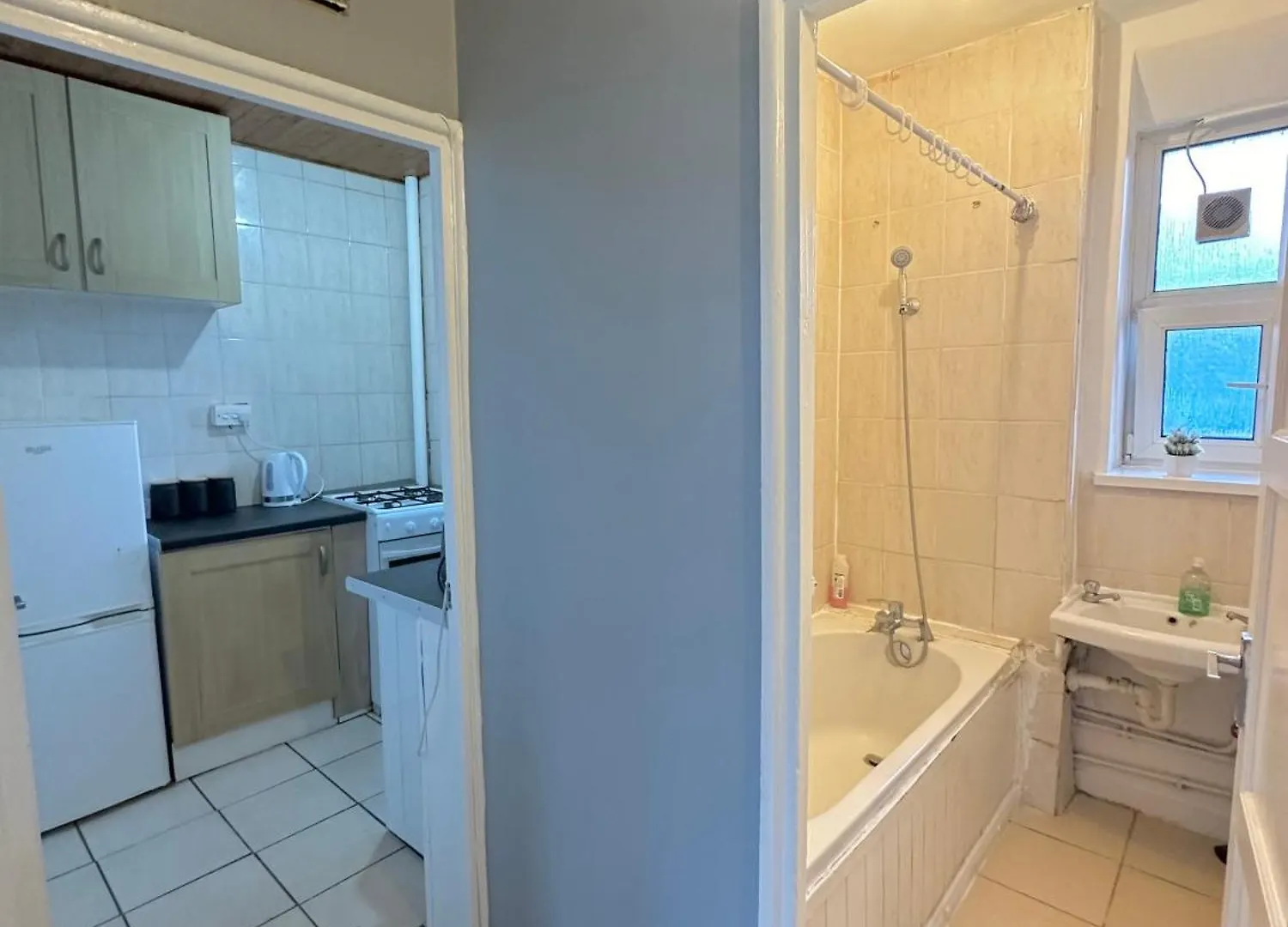1 Bedroom Flat In Whitechapel, 런던 아파트