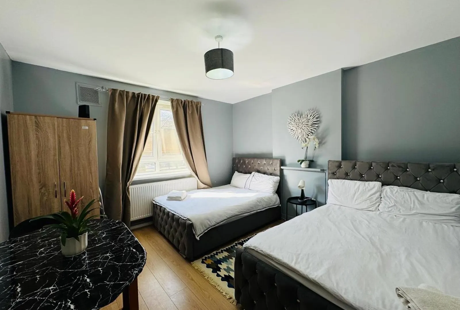 1 Bedroom Flat In Whitechapel, 런던 0*,